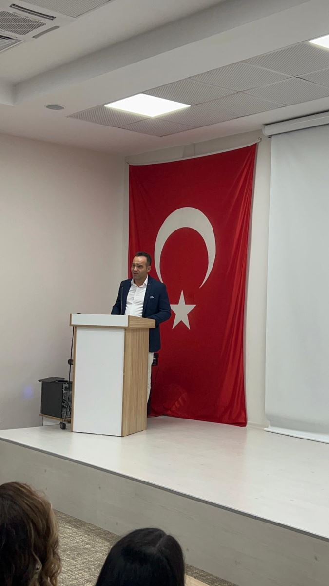 Dalaman Meslek Yüksekokulu Müdürü Doç. Dr. Ozan KAYA açılış konuşmasını yaparken